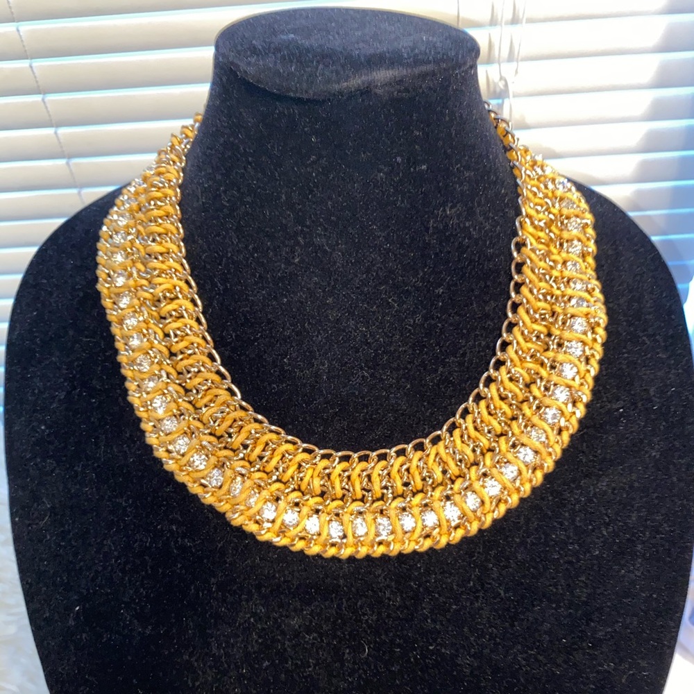 BOGO‼️(same price) BCBG layer necklace